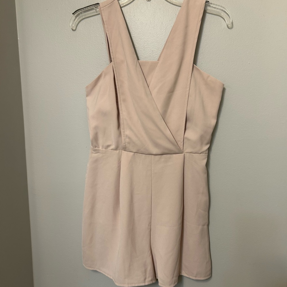 She + Sky White Sleeveless Cream Beige Romper Shorts Sizeβ Medium NWT NEW